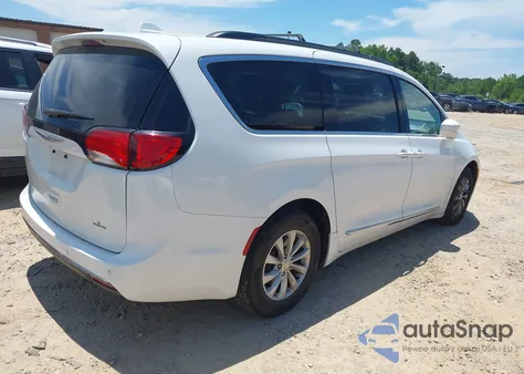 2017 Chrysler Pacifica Touring-L z USA, uszkodzony, nr VIN 2C4RC1BG5HR533946